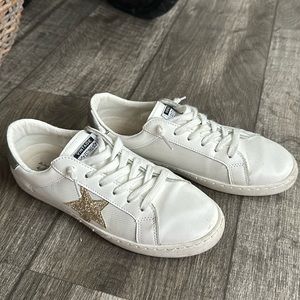 Vintage Bianca sneakers worn once size 9 white mesh glitter pop